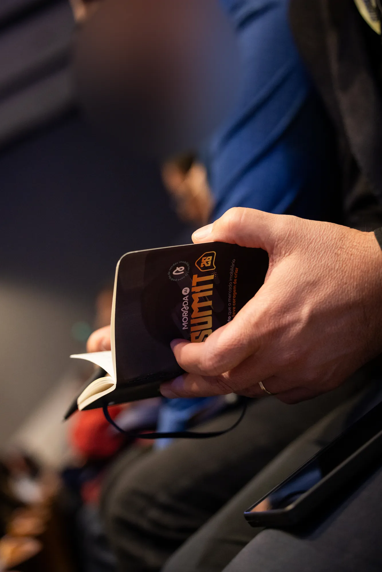 Caderno do evento na plateia